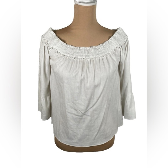 Lilly Pulitzer MoiraOff The Shoulder White Bell Sleeve
Embroidery Ruffle Top XS - Picture 3 of 10